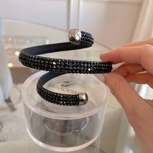 Swarovski arm cuff black